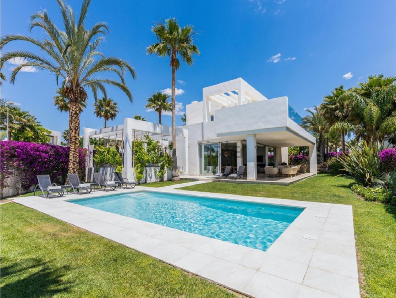 Loran Villa *